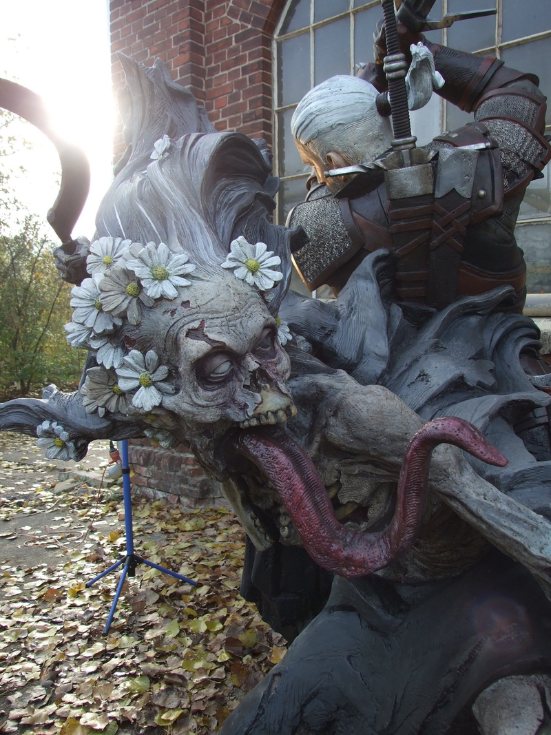 Illustration for article titled Giant Witcher 3 Sculpture Is As Handsome As Geralt